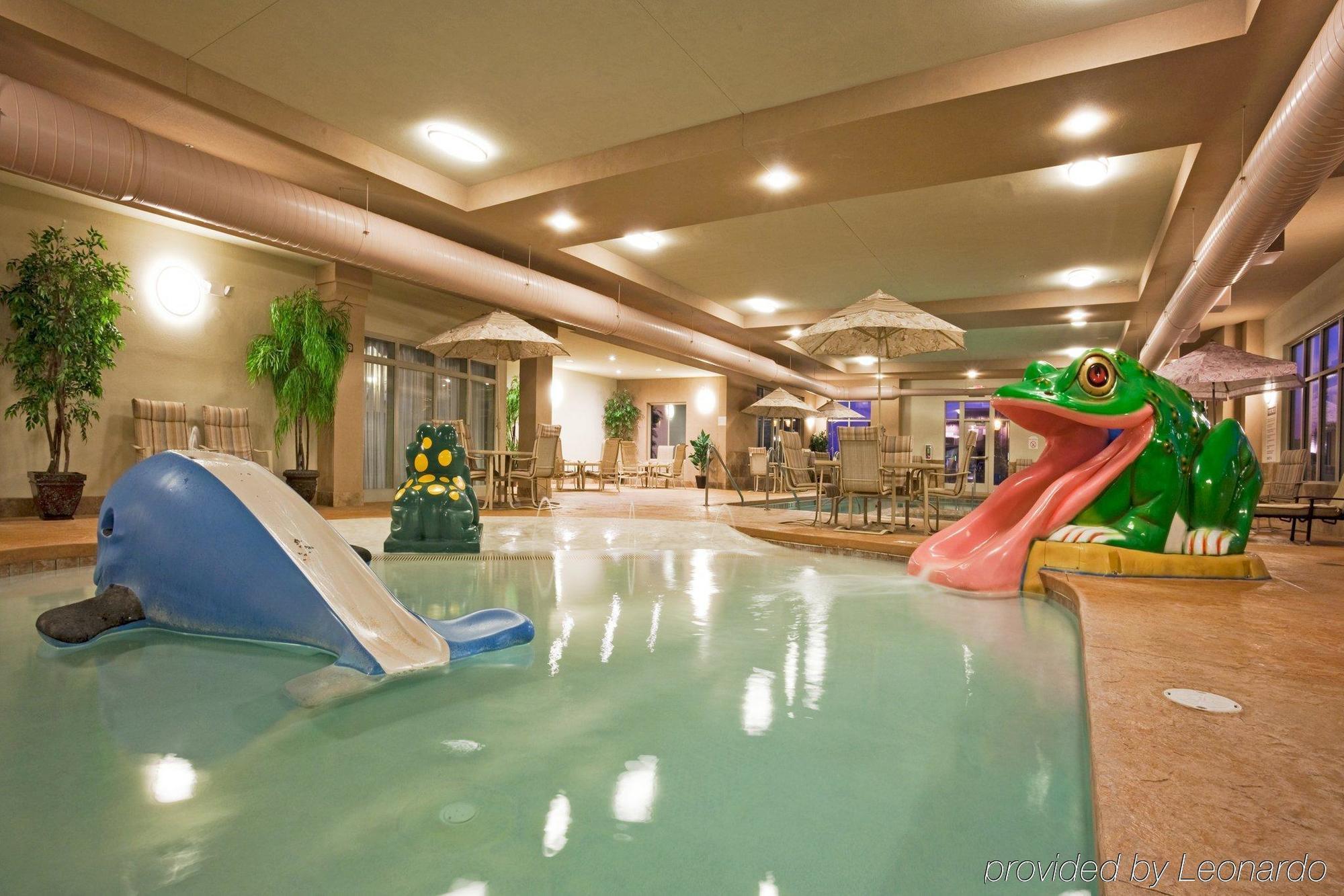 Holiday Inn Express & Suites Wausau By Ihg Weston Exterior photo
