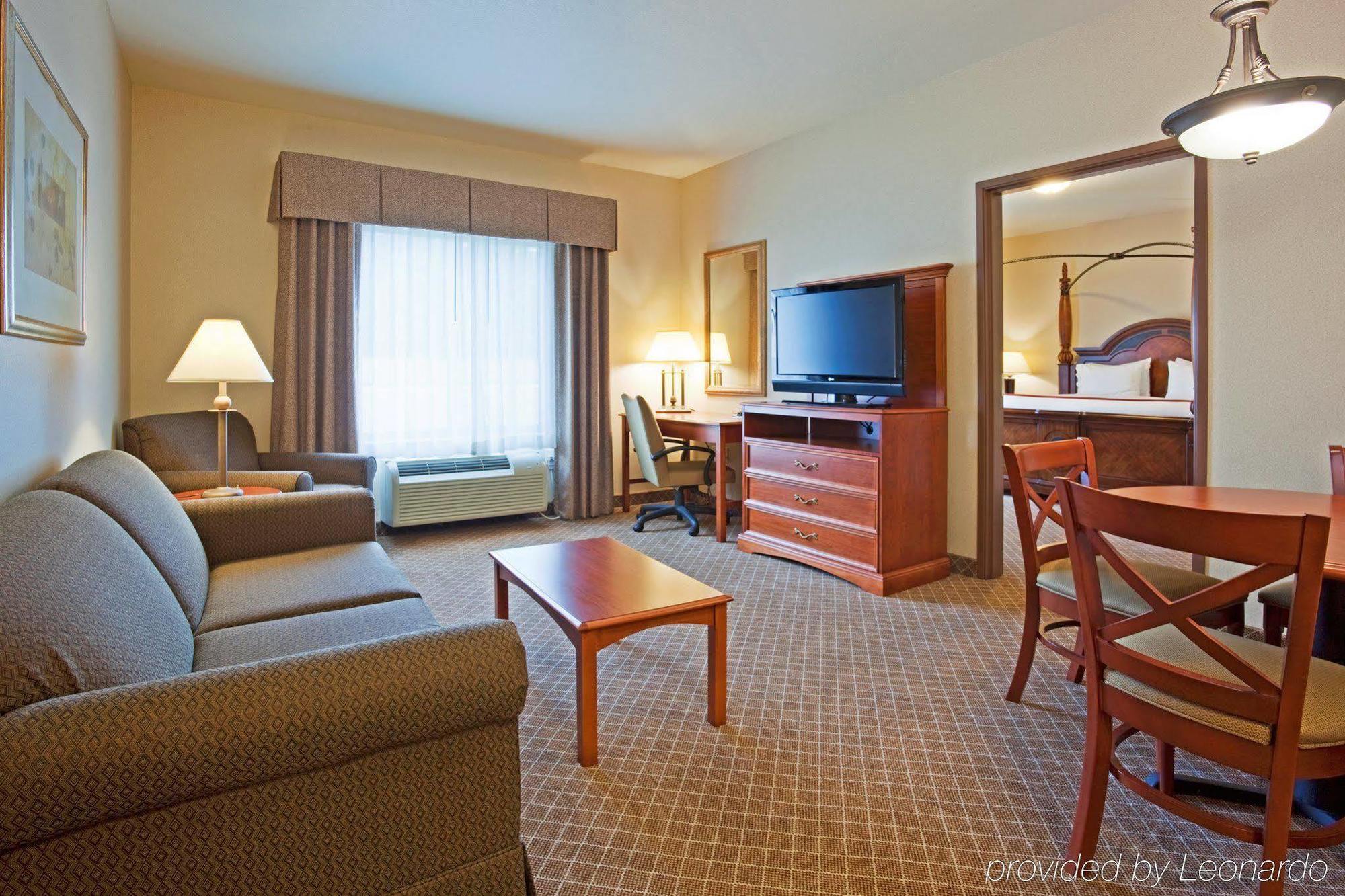 Holiday Inn Express & Suites Wausau, An Ihg Hotel Weston Room photo