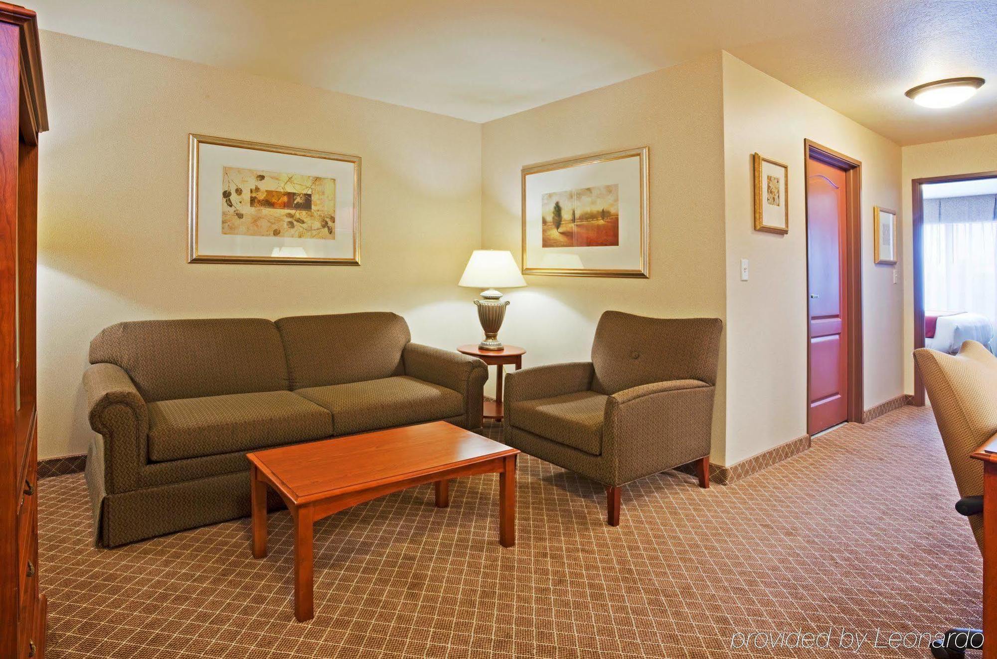 Holiday Inn Express & Suites Wausau By Ihg Weston Room photo