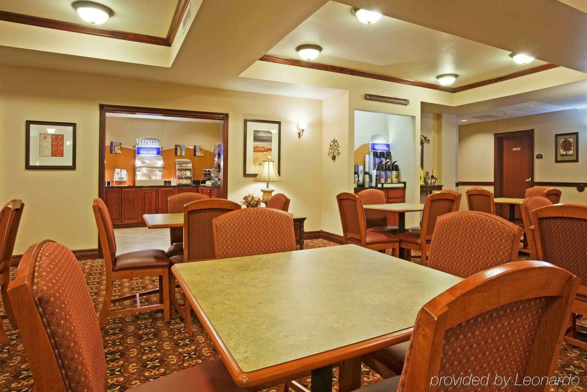 Holiday Inn Express & Suites Wausau By Ihg Weston Exterior photo